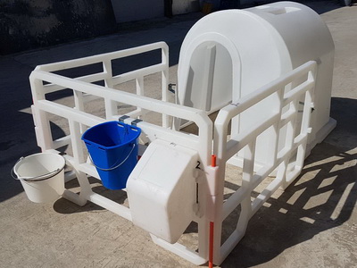 пластиковые домики для телят и вольеры